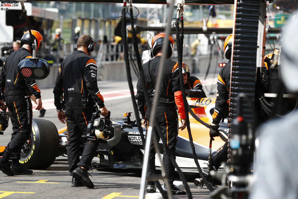 Nach drei Jahren Pleiten, Pech und Pannen hat McLaren genug: In Singapur 2017 wird der Stecker gezogen, Honda mit freundlichen Worten verabschiedet. Der neue Partner heißt ab der Saison 2018 Renault. Und Honda wechselt zu Toro Rosso.