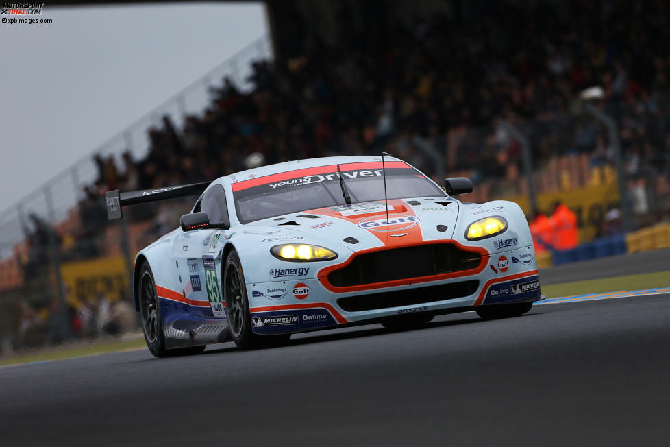 Aston Martin Vantage #96: Roald Goethe (DEU), Stuart Hall (GBR), Francesco Castellacci (ITA)