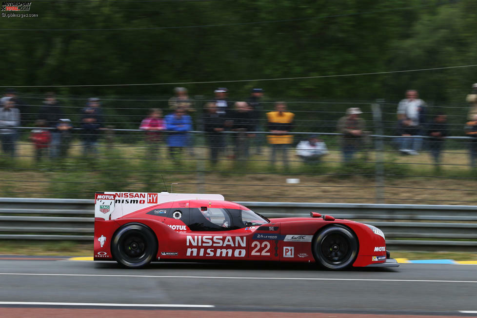 Nissan GT-R LM Nismo #22: Harry Tincknell (GBR), Michael Krumm (DEU), Alex Buncombe (GBR)