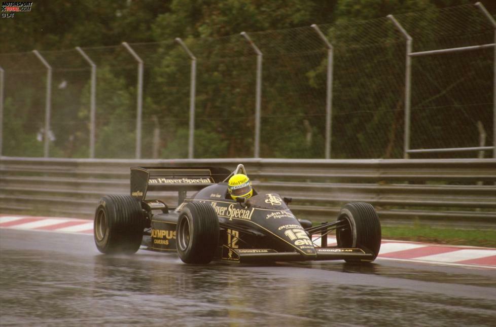 Neben dem Werksteam, das von 1977 bis 1985, von 2002 bis 2011 und ab 2016 in der Formel 1 engagiert ist, tritt Renault ab 1983 auch als Motorenlieferant für Kundenteams auf. Den Anfang macht Lotus. Beim Grand Prix von Portugal 1985 in Estoril fährt Ayrton Senna im strömenden Regen überlegen zum Sieg. Es ist der erste Grand-Prix-Sieg für den Brasilianer und gleichzeitig der erste für einen Renault-Motor im Auto eines Kundenteams.