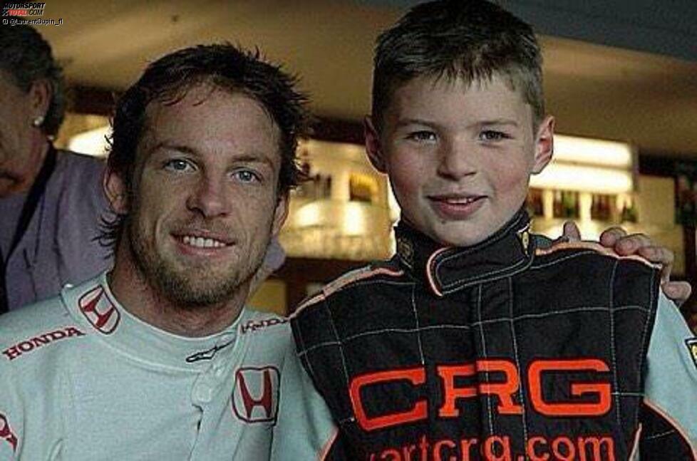 Als Max Verstappen 1997 zur Welt gekommen ist, ist sein Vater Jos noch mitten in seiner eher durchschnittlich verlaufenden Formel-1-Karriere gesteckt. Drei Jahre später steigt Jenson Button schon in die Königsklasse ein und lässt sich später mit dem Rookie des Jahres 2015 ablichten.