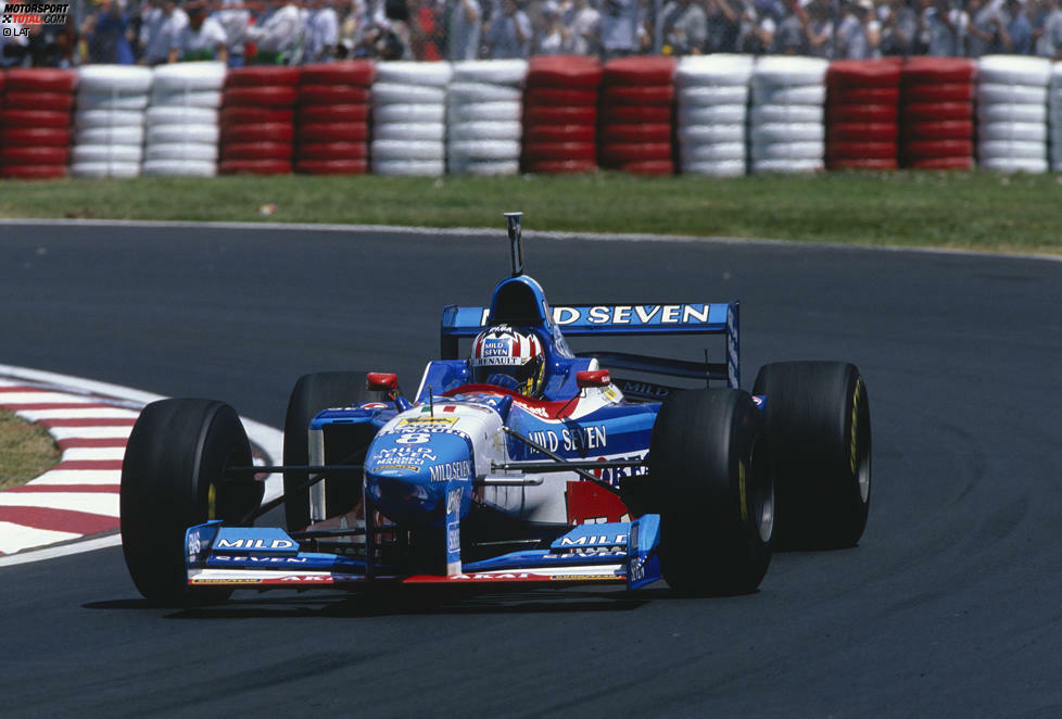 ...sitzt Wurz plötzlich drei Rennen lang als Stammfahrer im Benetton-Boliden. Der Perchtoldsdorfer ist sofort auf dem Niveau von Grand-Prix-Sieger Jean Alesi und erobert die Formel 1...