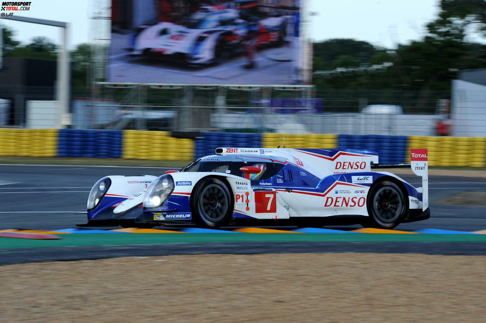 ...2014 läuft in Le Mans für Wurz alles perfekt: Von der Pole-Position gestartet, baut der Österreicher seinen Vorsprung bis eine Runde aus und rast als klarer Favorit...