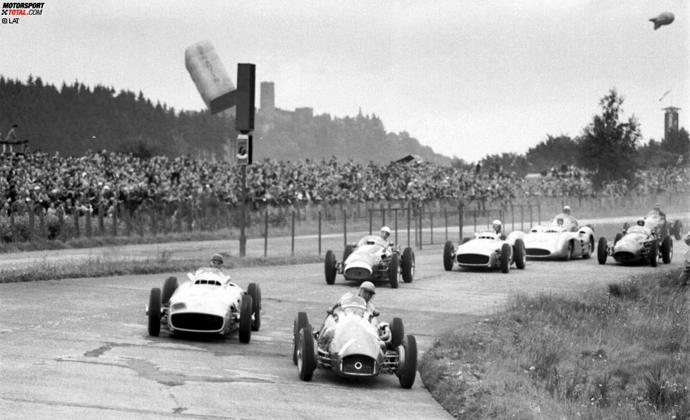 Ein Sieg des Willens: Nachdem sein Landsmann Onofre Marimon 1954 im Training auf dem Nürburgring tödlich verunglückt war, muss Fangio im Rennen alle Kraft zusammennehmen. Doch sein Siegeswille ist stärker als seine Trauer, und so gewinnt Fangio den Grand Prix von Deutschland.