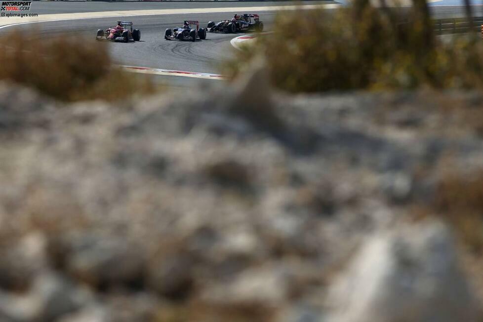 Der Bahrain-Grand-Prix fand bisher auf zwei verschiedenen Versionen des Bahrain International Circuit statt. Von 2004 bis 2009 wurde und seit 2012 wird auf der aktuell verwendeten Streckenvariante gefahren. 2010 wurde die längere Langstrecken-Version genutzt, die am Ostende der Strecke in Kurve vier abzweigt, und auf einem zusätzlichen Stück von 0,89 Kilometern neun Kurven enthält.