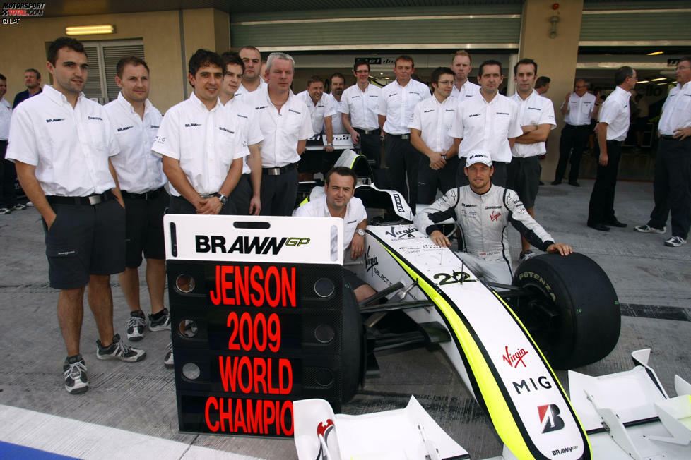 Am Ende der Saison feierte das Team Fahrer- und Konstrukteurstitel, und Brawn verkaufte den Rennstall an Mercedes, die daraus ihr Werksteam formten.