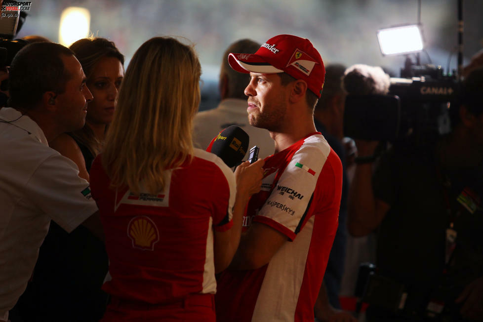 Der erste Verlierer des letzten Formel-1-Wochenendes heißt Sebastian Vettel. Weil er in Q1 schon vom Gas geht, obwohl seine Zeit nicht ausreicht, scheidet er im ersten Segment des Qualifyings aus. Technikchef James Allison nimmt das Malheur auf seine Kappe: 