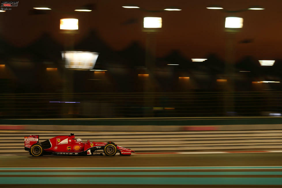 Vettels Aufholjagd endet auf dem vierten Platz - mehr konnte er nach Startposition 15 nicht erwarten. Auf dem Weg dorthin wundert er sich beim Überrunden über den widerspenstigen Ferrari-Vorgänger Alonso (