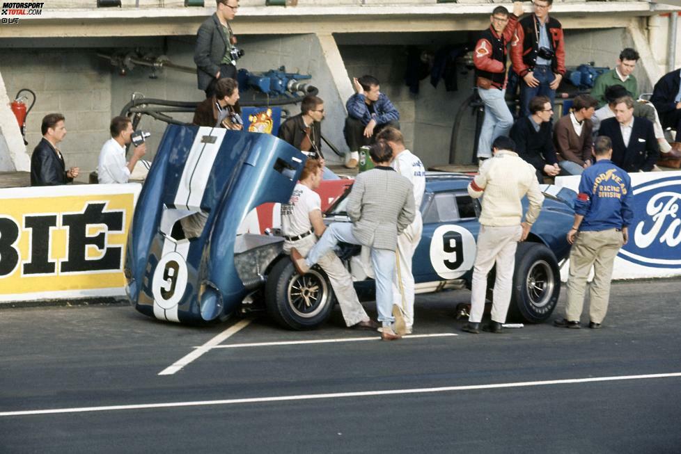 Zum Abschied der Cobra aus Le Mans gab es Licht und Schatten. Dan Gurney und Jerry Grant schieden ebenso aus wie die Shelby-Teamkollegen Payne/Johnson und die zwei privat eingesetzten Autos von Ford France (mit Jo Schlesser) und Filipinetti.
