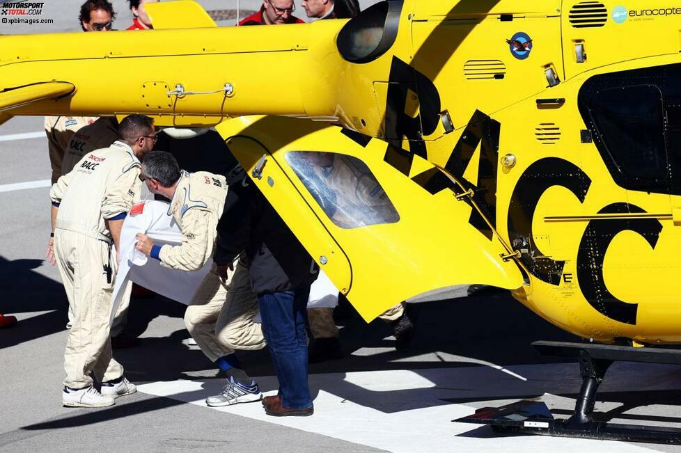 Aufregung am vierten und vorerst letzten Testtag in Barcelona: McLaren-Pilot Fernando Alonso wird am Mittag in einen Rettungshelikopter gebracht und ins Krankenhaus geflogen. Was war passiert?