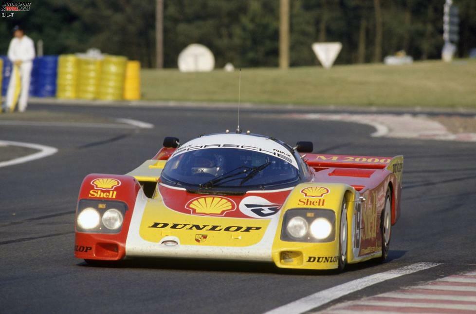 1988 bringen Mario und Michael Andretti zusammen mit John Andretti (Neffe von Mario, Cousin von Michael) ihren Werks-Porsche 962C auf Platz sechs ins Ziel. Kurz darauf ...