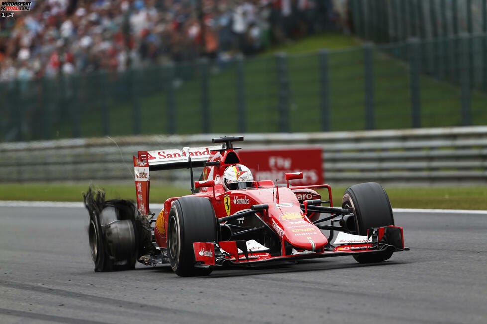 Platz 4: Reifenschaden mit Folgen - Zugegeben: Besonders viele Freunde hat sich Pirelli seit seinem Formel-1-Einstieg 2011 in der Königsklasse ohnehin nicht gemacht. Die Pneus der Italiener sorgen seit Jahren immer wieder für Gesprächsstoff. Richtig brenzlig wird es allerdings dann, wenn die Reifen nicht nur ein Ärgernis für die Piloten sind, sondern sogar ihre Sicherheit gefährden. Da ist es durchaus nachvollziehbar, dass Sebastian Vettel nach dem Rennen in Spa der Kragen platzt, nachdem kurz zuvor sein rechter Hinterreifen mitten auf der Geraden explodiert ist - und das ohne Vorwarnung.