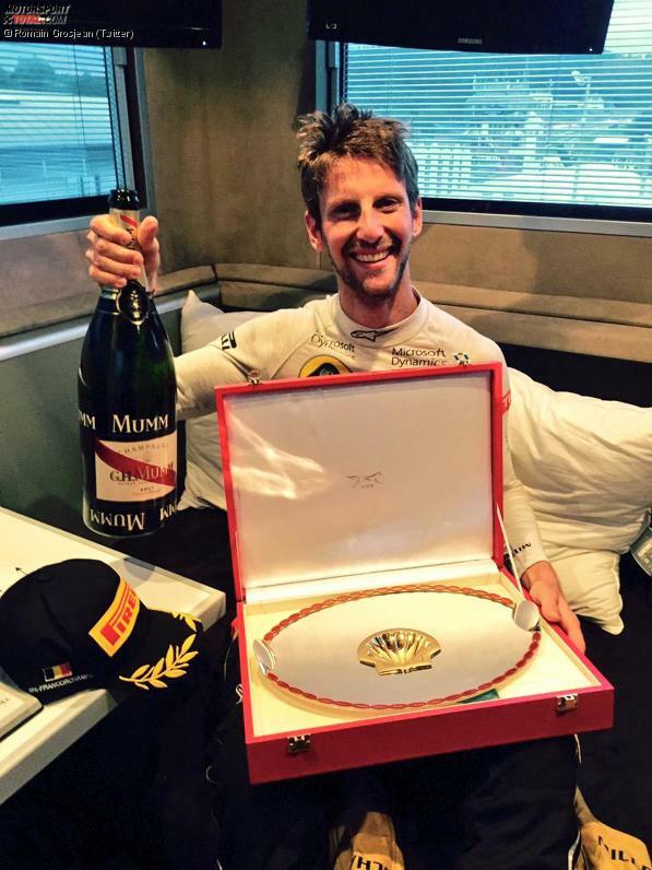 Genau wie Romain Grosjean, der dank des Vettel-Reifenplatzers sein erstes Podium seit Texas 2013 einfährt. Der Jubel ist groß: 