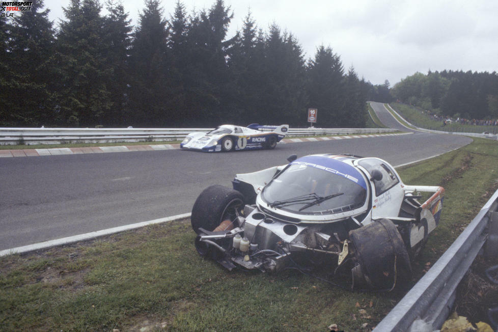 Im Abschlusstraining zum 1.000-Kilometer-Rennen auf dem Nürburgring jagt Bellof den Porsche 956 in unglaublichen 6:11,13 Minuten über die wegen Bauarbeiten verkürzten Strecke in der Eifel - ein Rekord für die Ewigkeit. Auch im Rennen ist der junge Deutsche im Rekordtempo unterwegs, bis ihn in Führung liegend im Bereich Pflanzgarten die Unterluft erwischt. Der Porsche fliegt wild durch die Luft und schlägt ein, aber Bellof kann unverletzt entkommen.