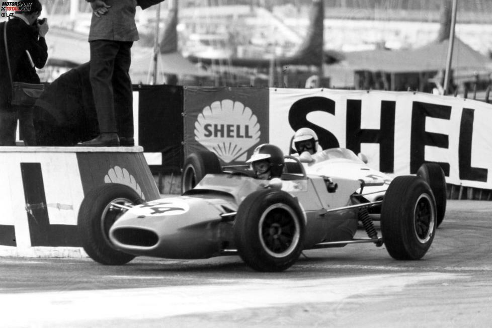 Mit einem nicht mehr voll funktionsfähigen linken Arm wechselt Beltoise in den Automobilrennsport. 1965 tritt er in der Formel 3 an (Foto), 1966 in der Formel 2. Am 7. August 1966 gibt er beim Großen Preis von Deutschland auf dem Nürburgring sein Formel-1-Debüt. Auf der verregneten Nordschleife wird er mit einem Matra MS5 auf Anhieb Achter.