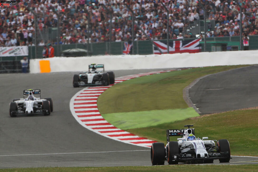 Altstar Felipe Massa (WM-6. mit 121 Punkten) darf beim Williams-Heimspiel in Silverstone wieder einmal Führungsluft schnuppern und liegt insgesamt 19 Runden lang an der Spitze, ...