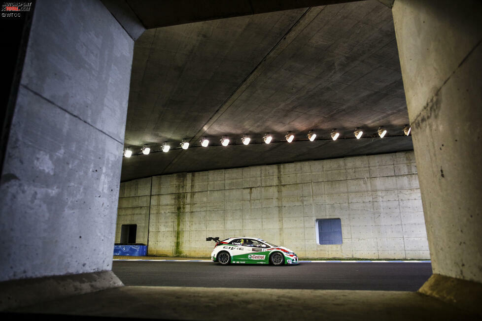 Halte durch Gabriele Tarquini, man sieht ein Licht am Ende des Tunnels.