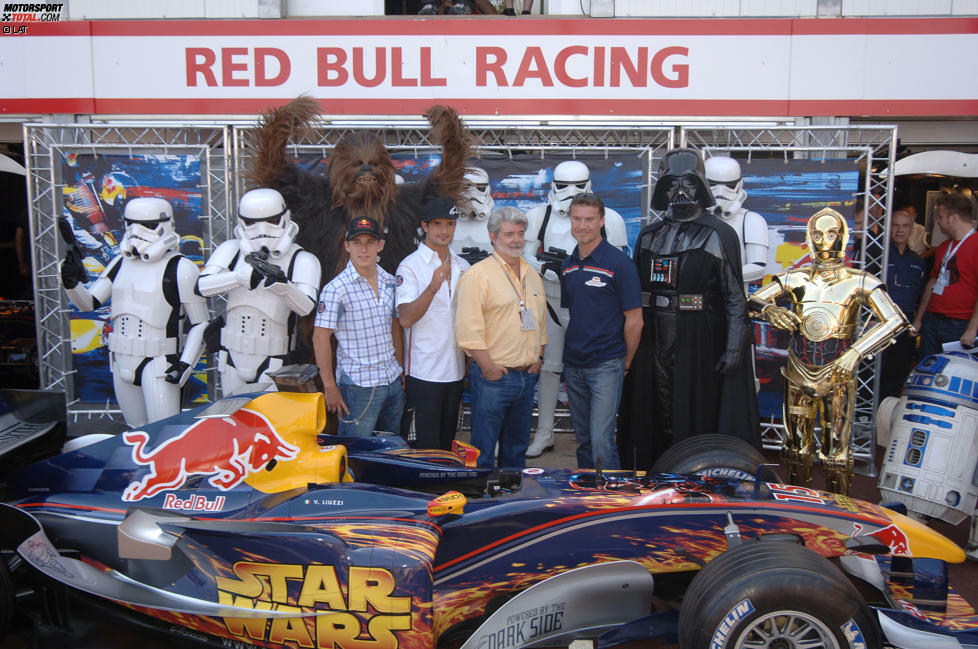 #8 Red Bull & 20th Century Fox: Darth Vader als Lollipop-Mann beim Boxenstopp, der RB1 in origineller Speziallackierung, George Lucas als Stargast in der Energy-Station - Red Bull, damals noch mehr Party- als Erfolgsteam, rührte in Monte Carlo 2005 einmalig die Werbetrommel für die 