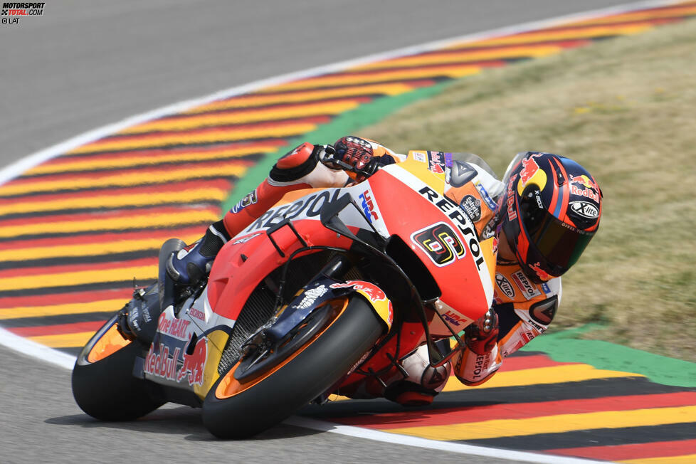 Bradl wird von Honda als Testfahrer sehr geschätzt. 2019 bestreitet er vier Grands Prix und tritt sogar im Repsol-Team als Ersatz für den verletzten Jorge Lorenzo an. Der Deutsche fährt in allen Rennen in die WM-Punkteränge.