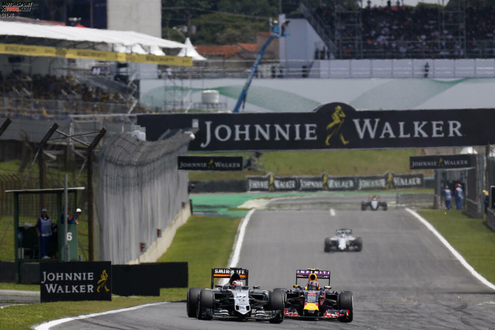 Hülkenberg ist in der neunten Runde der zweite Fahrer nach Ricciardo, der die Reifen wechselt, kommt einen Umlauf vor Kwjat zum Boxenstopp. Eine Rechnung, die aufgeht: Hülkenberg zieht durch die Strategie am Russen vorbei, ist nach dem ersten Stint Sechster - und gibt diese Position bis ins Ziel nicht mehr ab.