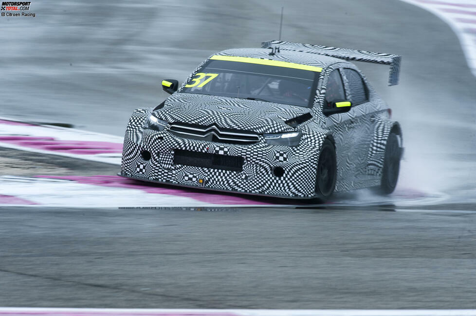 Mit einem Entwicklungsaufwand, der in der WTCC seines gleichen suchte, bereitete sich Citroen auf den Einstieg in die Serie vor. Bei Tests in Abu Dhabi, Le Castellet und Magny Cours wurde der C-Elysee perfektioniert.