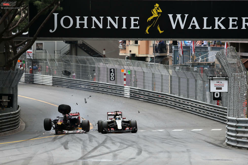 Position 3: Der 18-Jährige Max Verstappen verblüfft 2015 mit seiner Überholkunst, doch einmal geht es schief. In Monaco will er an Romain Grosjean vorbei, verschätzt sich in der 63. Runde und donnert dem Franzosen ins Auto. Sein Toro Rosso wird...