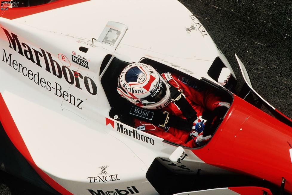 Die Sache entwickelt sich zum Desaster: Mansell ist zu dick für das neue Auto, passt nicht in das Cockpit und kann beim Saisonauftakt nicht an den Start gehen. Er wird von Mark Blundell ersetzt und erhält einen Monat später einen umgebauten Boliden. Doch auch mit der XXL-Variante läuft es nicht: Mansell kommt mit dem Handling nicht klar, wird in Imola Zehnter, scheidet in Barcelona aus. Er wirft frustriert das Handtuch und beendet seine Karriere endgültig. Nichtsdestotrotz ranken sich 1997 nochmals Gerüchte um ein drittes Comeback bei Jordan, doch das wird nie Wirklichkeit...