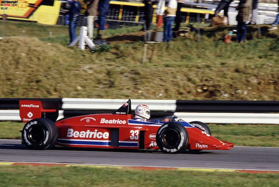 #18: Alan Jones (1985). Ende 1981 beginnt Alan Jones seine Teilzeit-Rente. Weil Teamkollege Carlos Reutemann in Brasilien eine Stallregie missachtet und seine Titelchancen schmälert, kracht es bei Williams und der Australier wirft das Handtuch. Er geht zurück in seine Heimat, um Sportwagen zu fahren, ehe er 1983 für ein Rennen bei Arrows anheuert. Jones muss den US-Grand-Prix abbrechen, weil er hinter dem Steuer müde wird und zieht sich wieder in Richtung IndyCar-Serie zurück. Nach einem Le-Mans-Intermezzo überredet ihn sein Teamchef Carl Haas, ab 1985 für seine neue Formel-1-Truppe an den Start zu gehen. Doch große Erfolge bleiben aus und Jones kehrt der Königsklasse endgültig den Rücken.
