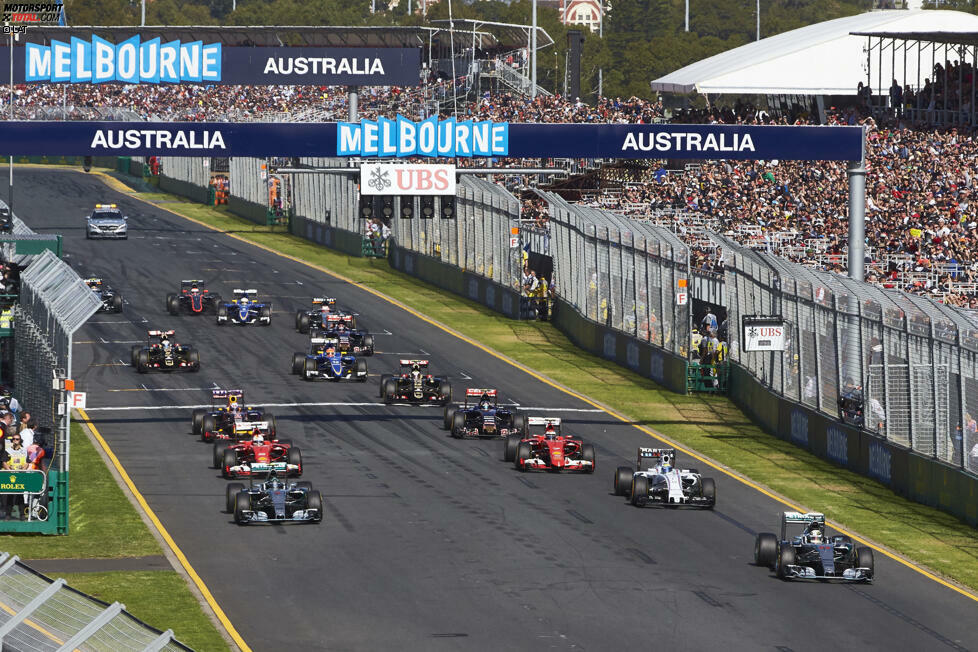 Fans dürften ihren Augen nicht getraut haben, als sie pünktlich zum Saisonstart 2015 in Australien eingeschaltet haben und nur 15 startende Autos gesehen haben. Im Albert Park war ein Minifeld präsent, doch der Rekord war das noch nicht. Es gab in der Geschichte der Formel 1 noch zehn Rennen mit weniger Startern, wir zeigen euch welche!