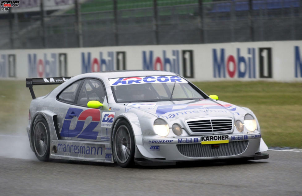 Mercedes CLK, 2000. Beim Comeback der Rennserie in der Saison 2000 holte Mercedes dieses schöne Design aus der Schublade und legte es für Bernd Schneider erneut auf. Zwar auf einem anderen Automodell, aber optisch fast unverändert zum Vorbild.