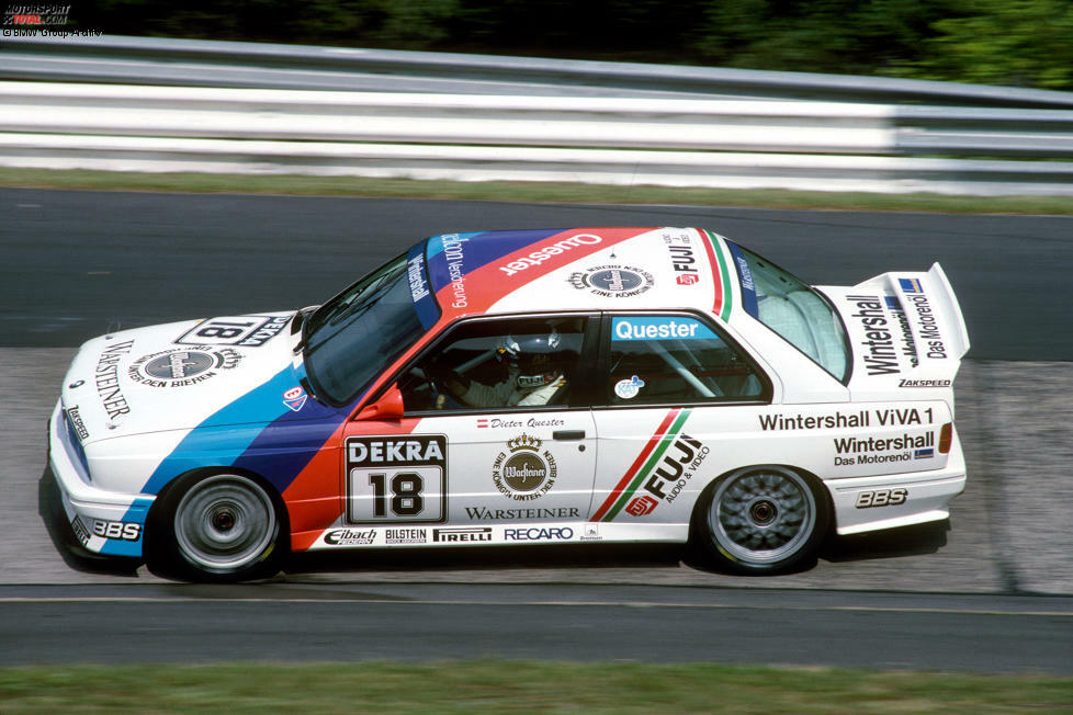 #1: BMW M3, 1990. Und hier ist unsere Nummer eins, das wahrscheinlich berühmteste DTM-Design aller Zeiten, gefahren von Dieter Quester. Zu sehen war dieses Design schon in den 1980er-Jahren auf den BMW-Fahrzeugen. Doch das Erbe dieser Farben ist bis heute unterwegs...