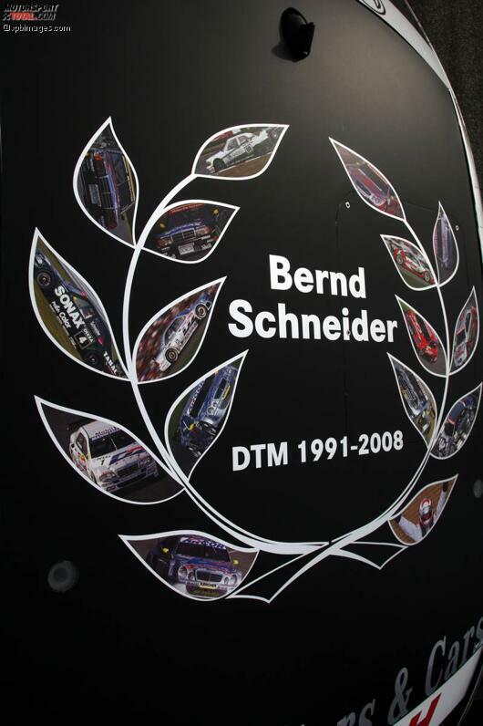 #5: Im Jahr davor wird DTM-Rekordchampion Bernd Schneider (Mercedes) mit diesem Design in den Rennruhestand verabschiedet - alle seine DTM-Autos in einem Lorbeerblatt. So ist das Dach seines Fahrzeugs beklebt.