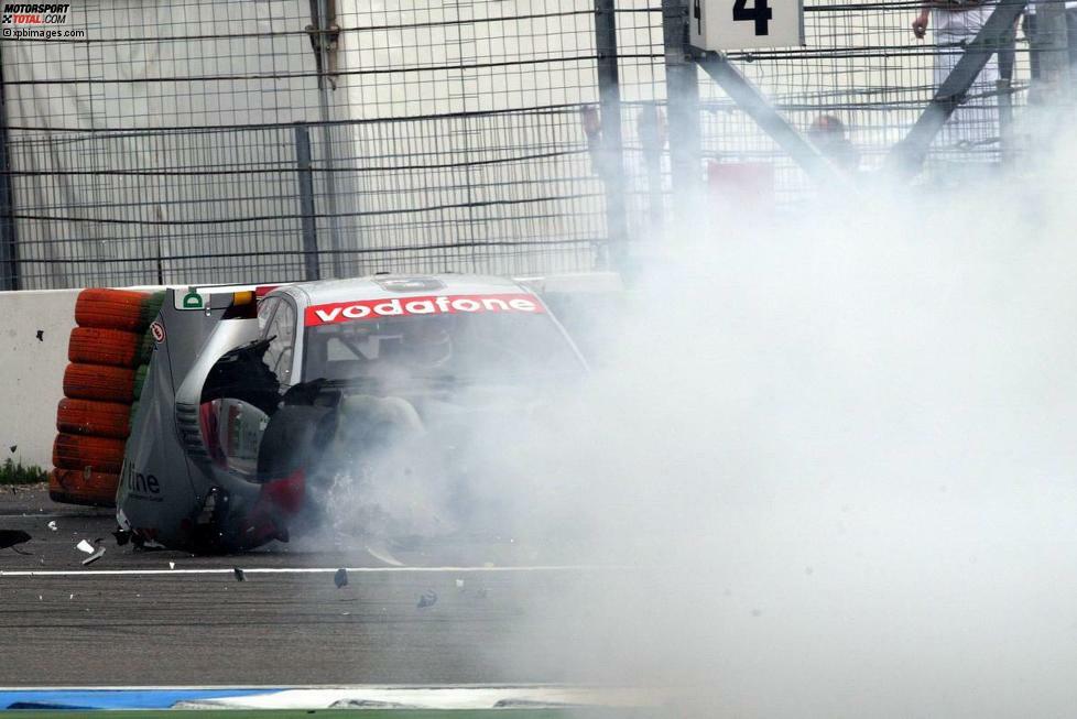 Hockenheim 2005: Tom Kristensen (Audi) ist einer der Beteiligten an einer Startkollision. Doch nur sein Auto nimmt Schaden, er verletzt sich nicht.