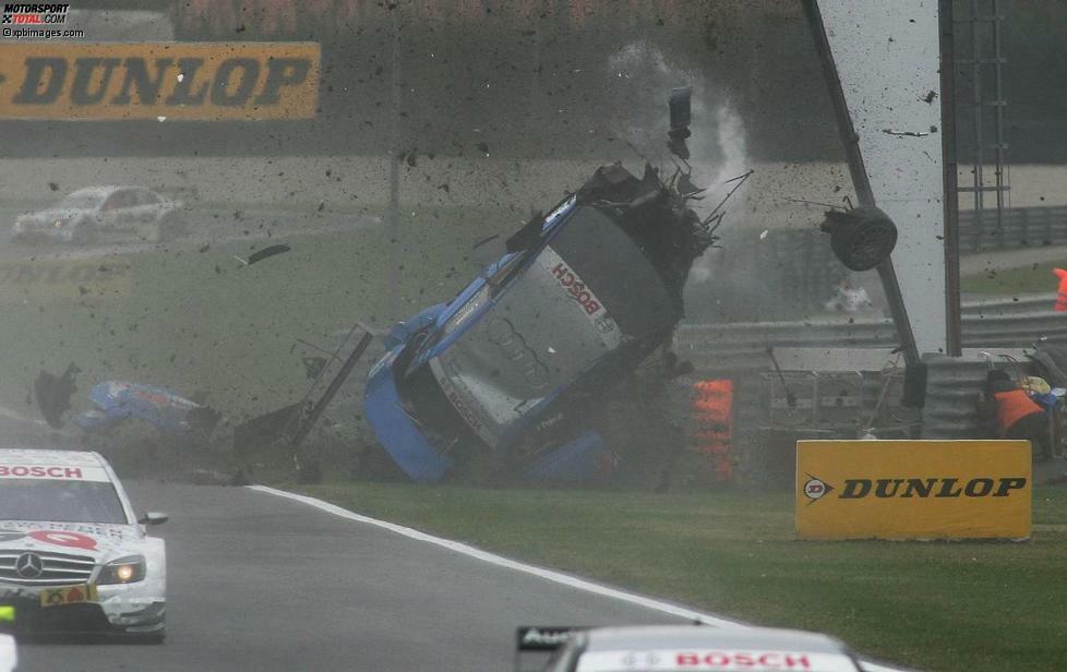 Adria 2010: Alexandre Premat (Audi) schlägt nach einer Berührung mit einem Konkurrenten heftig in die Streckenbegrenzung ein. Das Auto überschlägt sich mehrfach und wird völlig zerstört.