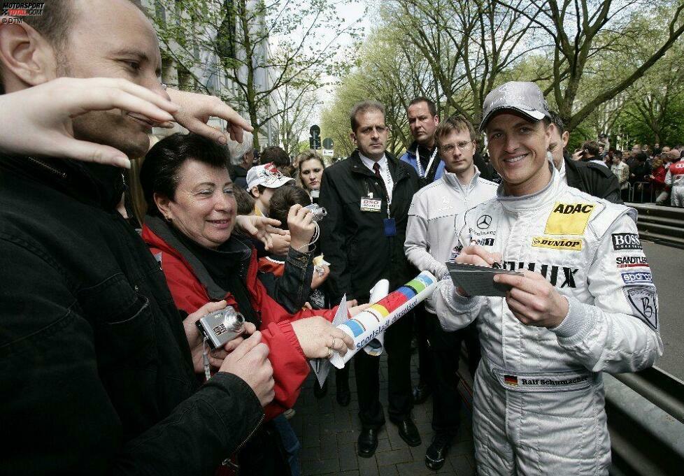 Der Name Schumacher taucht aber Jahre später erneut in der DTM auf. Zur Saison 2008 wechselt Michaels Bruder Ralf in die Rennserie und fährt bis 2012 für Mercedes.
