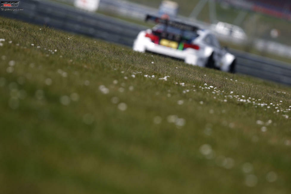 Oschersleben (Deutschland), 14. April 2015: DTM-Titelverteidiger Marco Wittmann (RMG-BMW) eröffnet die finalen Testfahrten mit 1:19.913 Minuten auf Platz eins - und wird an den folgenden Tagen nicht mehr unterboten. Robert Wickens (HWA-Mercedes/+0,220 Sekunden) fährt auf Position zwei, bester Audi-Pilot ist Nico Müller (Rosberg/+0,628 Sekunden) auf Platz acht.