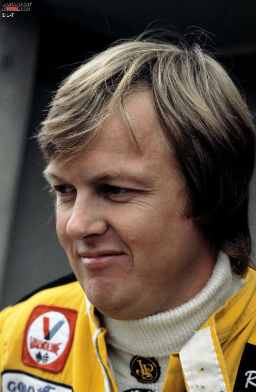 Platz 7: Ronnie Peterson holt 1971 seine erste Vizeweltmeisterschaft, obwohl er in der Saison kein einziges Rennen gewinnt. Die ersten Siege folgen 1973 und 1974. Um den Titel kann der Schwede allerdings erst 1978 wieder kämpfen. Drei Rennen vor Ende liegt Peterson zwölf Punkte hinter seinem Lotus-Teamkollegen Mario Andretti. In Monza kommt es jedoch zur Katastrophe: Bei einem Massenunfall verletzt sich der Schwede schwer und erliegt einen Tag später seinen Verletzungen. Der Titel geht damit an Andretti. Gesamtbilanz: Zehn Siege, zwei Vizeweltmeisterschaften.