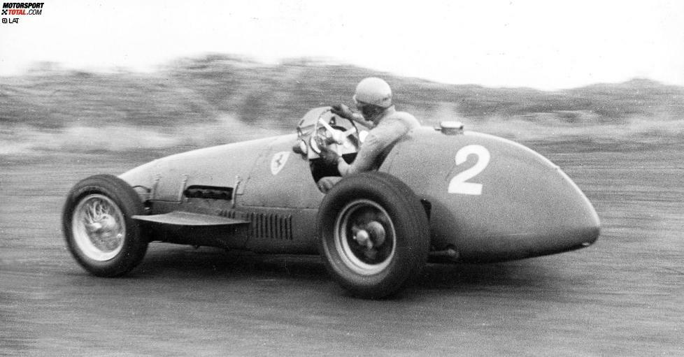 #1 Alberto Ascari 305 Runden (Belgien, Frankreich, Großbritannien, Deutschland und Niederlande 1952): Der Rekord für die meisten Führungsrunden in ununterbrochener Reihenfolge wird bereits in der Saison 1952 aufgestellt. Verantwortlich dafür ist Alberto Ascari im Ferrari. Der Italiener startet beim Grand Prix von Belgien in Spa-Francorchamps von der Pole-Position, muss die Führung in der ersten Runde aber dem von Platz fünf gestarteten Jean Behra (Gordini) überlassen. In der zweiten Runde des Belgien-Grand-Prix beginnt Ascaris Serie, die unterm Strich 41 Runden länger dauert als Ayrton Sennas 1988er-Marke. Nach Belgien führt Ascari beim Grand Prix von Frankreich in Rouen, beim Grand Prix von Großbritannien in Silverstone, beim Grand Prix von Deutschland auf dem Nürburgring und beim Grand Prix der Niederlande in Zandvoort jeweils alle Runden an, wobei er in Silverstone (Startplatz zwei) nicht von der Pole loslegt. Ascaris Serie geht ausgerechnet beim Heimspiel, dem Grand Prix von Italien in Monza, zu Ende - und das trotz Pole-Position. Zwar gewinnt der Italiener vor heimischem Publikum, doch die ersten 36 Führungsrunden im Rennen gehen auf das Konto des von Startplatz fünf losgefahrenen Jose Froilan Gonzalez (Maserati).