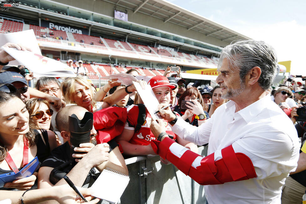 Berger würde der Formel 1 mit seinem Charisma gut tun, genau wie Ferrari-Boss Maurizio Arrivabene. Der kommt mit Schiene nach Barcelona und stöhnt nach dem Rennen: 