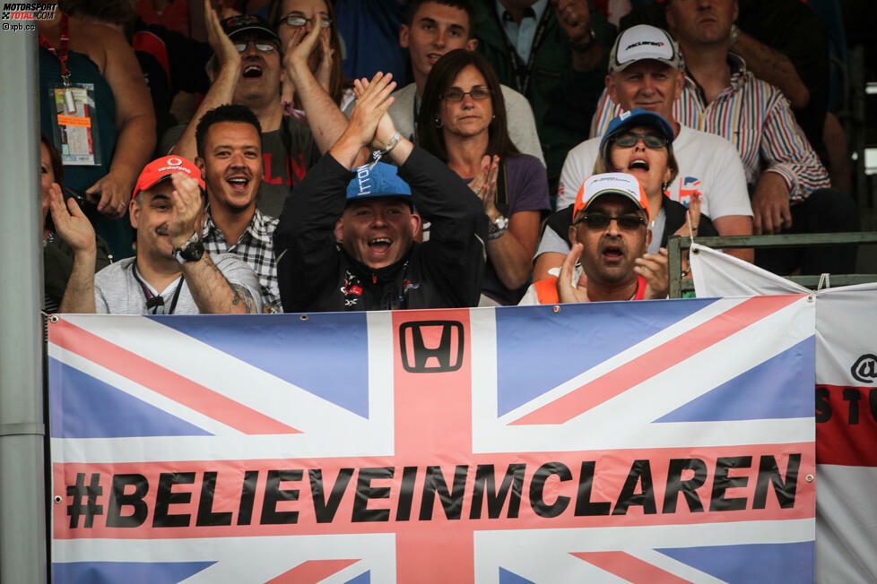 Believe in McLaren: Das fällt an einem Heim-Wochenende, bei dem ein magerer WM-Punkt schon als Erfolg gefeiert werden muss, immer schwerer. Und auch Ron Dennis büßt Sympathien ein, wenn er Publikumsliebling Eddie Jordan einen 