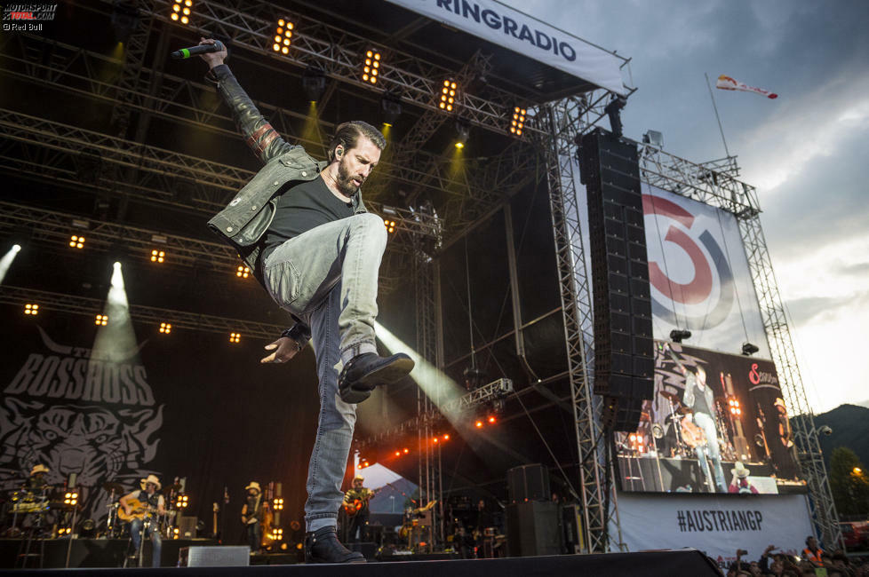 Kein Wunder, schließlich versteht es Red Bull, ein Autorennen zum Event zu machen. Zum Beispiel mit Konzerten wie von The Boss Hoss...