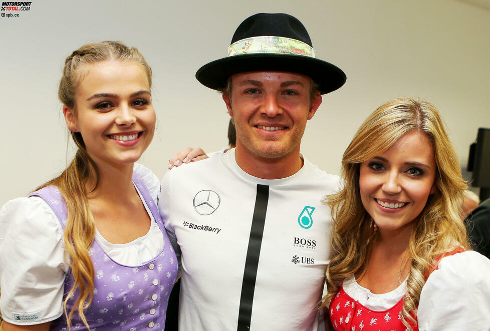 Nico Rosberg sollten die Dirndln Glück bringen - beim ersten Grand-Prix-Sieg 2015 ohne Ehefrau Vivian auf der Strecke. Doch seine Augenentzündung wird der Mercedes-Pilot auch in Österreich nicht los.