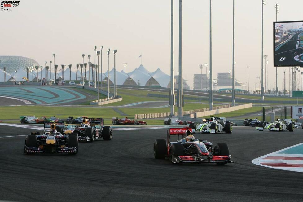Lewis Hamilton erlebte in Abu Dhabi bereits die unterschiedlichsten Emotionen. Im Vorjahr holte er sich dort den zweiten Titel, bei der Premiere im Jahr 2009 schied er in Führung liegend mit Defekt aus. Dieses Jahr fährt er für seine Landsleute: 