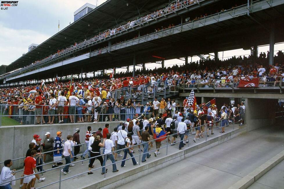 Viele Zuschauer verlassen den Indianapolis Motor Speedway bereits lange vor dem Ende des Rennens. Auf eine Show mit nur sechs Auto - von denen vier regelmäßig am Ende des Feldes zu finden sind - hat keiner Lust. Später wird den Zuschauern immerhin eine Erstattung der teilweise hohen Ticketpreise angeboten. Trotzdem kehren viele der Formel 1 für eine lange Zeit den Rücken.
