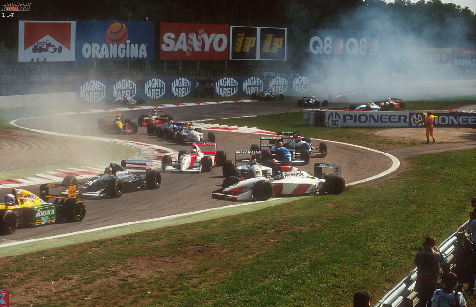 Marco Apicella hat in Monza für einen ungewollten Rekord gesorgt: die kürzeste Formel-1-Karriere. Der Italiener ging 1993 für Jordan an den Start. Nachdem er sich auf Rang 23 qualifiziert hatte, schied er nach einer Kollision in der ersten Kurve aus - also nach ungefähr 800 Metern. Er kehrte nie in die Formel 1 zurück, hat aber in der darauffolgenden Saison den Titel in der Japanischen Formel 3000 gewonnen.