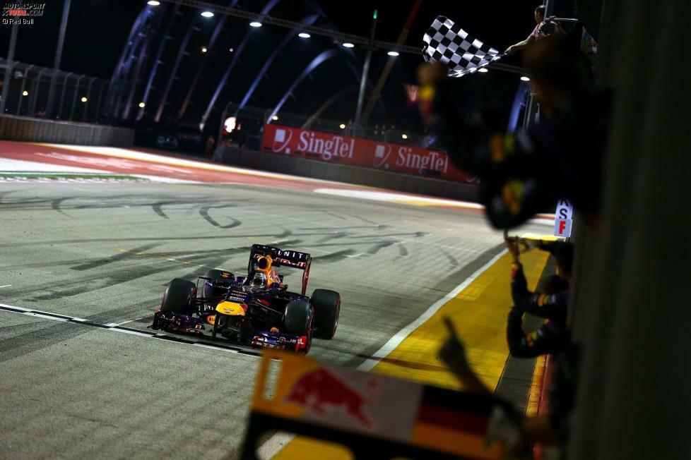 Singapur ist normalerweise der längste Grand Prix des Jahres. Jedes Formel-1-Rennen auf dem Marina Bay Street Circuit kam mindestens bis auf vier Minuten an die Obergrenze von zwei Stunden heran. Wird die Zeitgrenze überschritten, wird der Führende beim Überfahren der Kontrolllinie in der Runde abgewunken, in der die Zwei-Stunden-Periode endet.