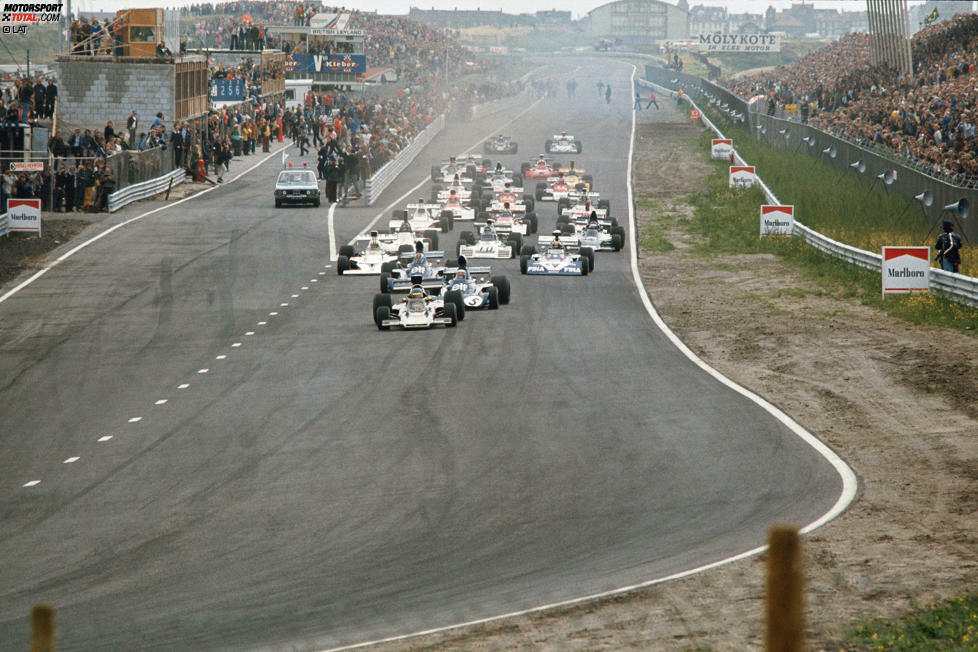 In diesem Jahr zieht der Hungaroring mit dem niederländischen Zandvoort (Foto) gleich. Die beiden Strecken teilen sich dann den neunten Platz auf der Liste der Strecken, auf denen die Formel 1 am häufigsten zu Gast war. Die Strecke in den Niederlanden steht nicht länger im Kalender. Unmittelbar vor dem Hungaroring liegen Interlagos in Brasilien, das in diesem Jahr zum 33. Mal einen Grand Prix austrägt, und Hockenheim mit 34 Rennen.