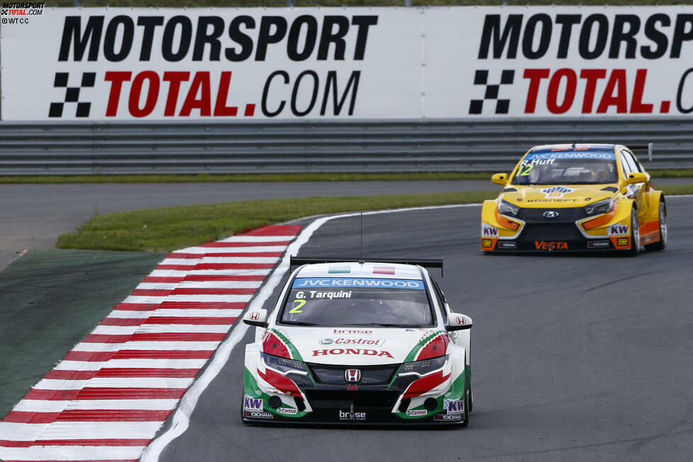 Gabriele Tarquini: 2015 war die erste Saison in der WTCC, in der Gabriele Tarquini kein Rennen gewann - im Gegensatz zu seinen Markenkollegen Tiago Monteiro und Norbert Michelisz. Dafür zog sich der Italiener mit Rückfällen in sein altes Rambo-Image den Zorn zahlreicher Konkurrenten zu. Die Quittung bekam er am Saisonende: Honda verzichtet zukünftig auf die Dienstag des Haudegen.