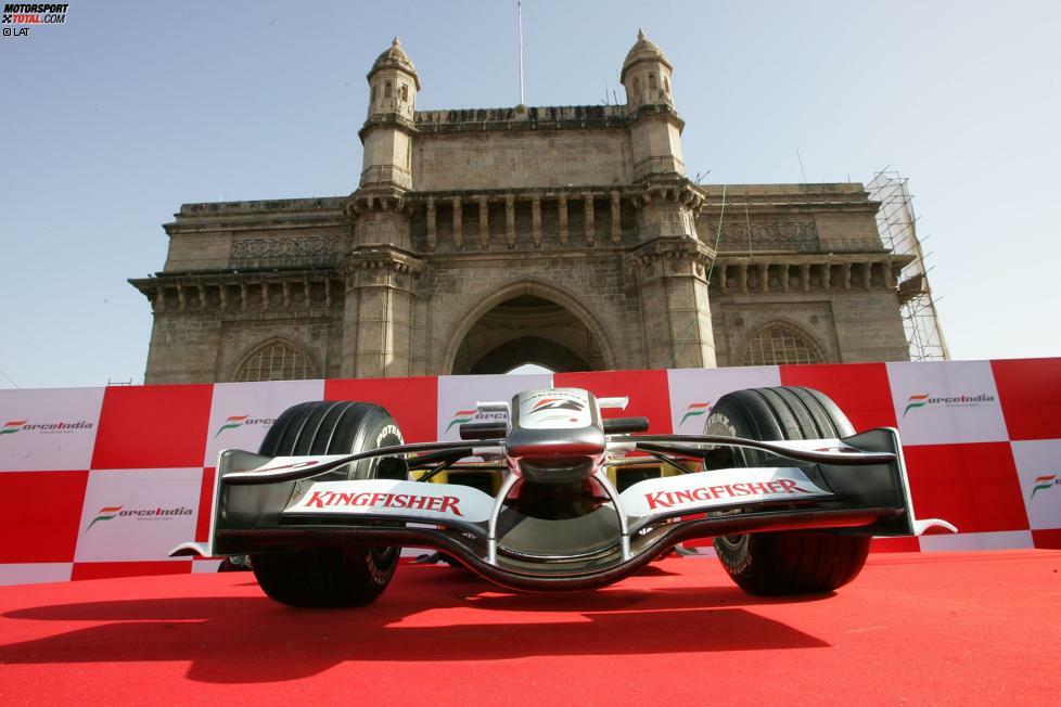 2008: Am Gateway of India in Mumbai hat alles begonnen. Dort stellte Force India 2008 den ersten Formel-1-Wagen des Teams vor, den VJM01. Und wie alle seine Nachfolger, so ist schon das erste Auto nach Teamchef und Teameigner Vijay Mallya benannt.