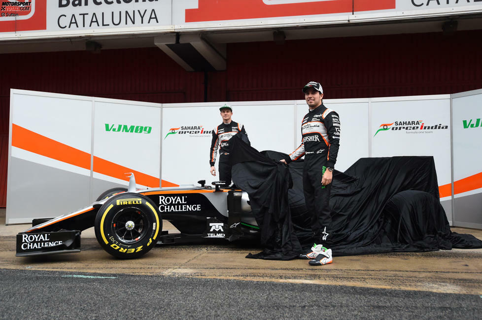 2016: An einem kühlen Montagmorgen wird der VJM09 vor dem Beginn der Wintertests in der Boxengasse von Barcelona enthüllt. Im dritten Jahr in Folge heißen die beiden Teamkollegen Nico Hülkenberg und Sergio Perez.